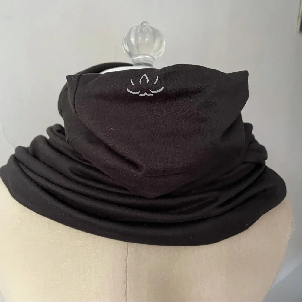 Beyond Yoga Black Hidden Pocket Infinity Scarf EUC
